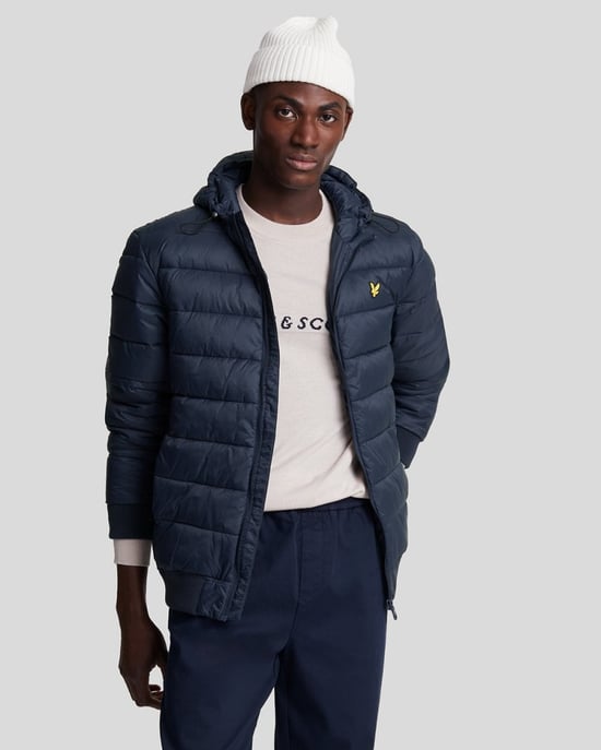 Wattierte, wattierte Jacke in Dunkelblau mit Lyle & Scott-Logo - Image 1