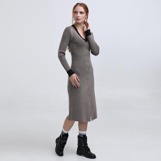 Zweifarbiges Kleid mit V-Ausschnitt - Image 3