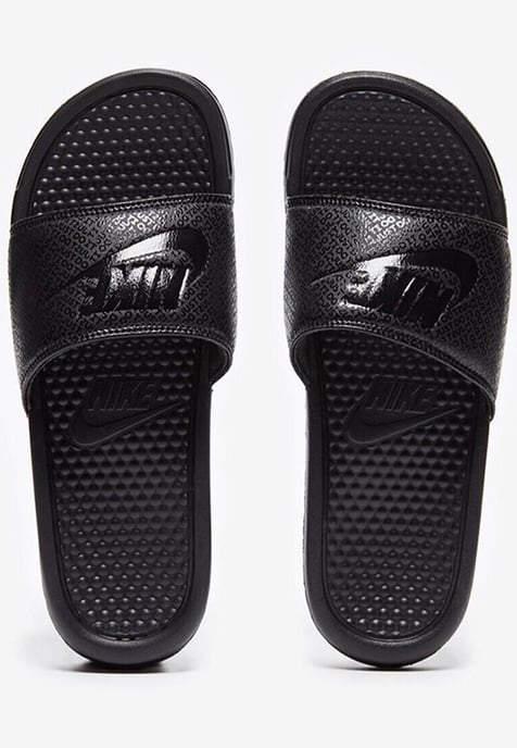 Nike Benassi Slip On Sliders in Schwarz/Schwarz - Image 1