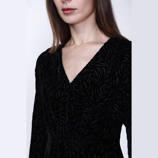 Samtkleid mit V-Ausschnitt und Fledermausärmeln - Image 3