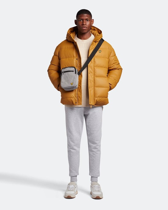 Lyle & Scott – Gummierte Pufferjacke in Senfgelb - Image 2