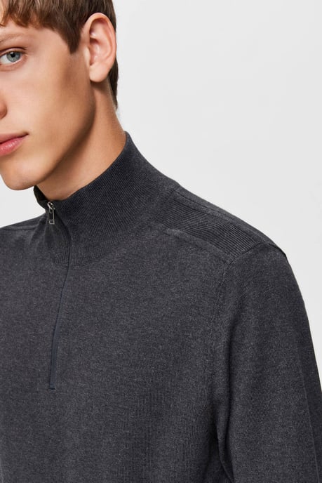 GBDieses T-Shirt für Damen von SELECTED HOMME ist aus Baumwolle gefertigt. Das Modell hat einen schönen Schnitt und lange Beine. Das Kleidungsstück ist mit einem Reißverschluss versehen. Details zu diesem Kleidungsstück: Stijlnaam: SLHBERGfijn gebreid - Image 4