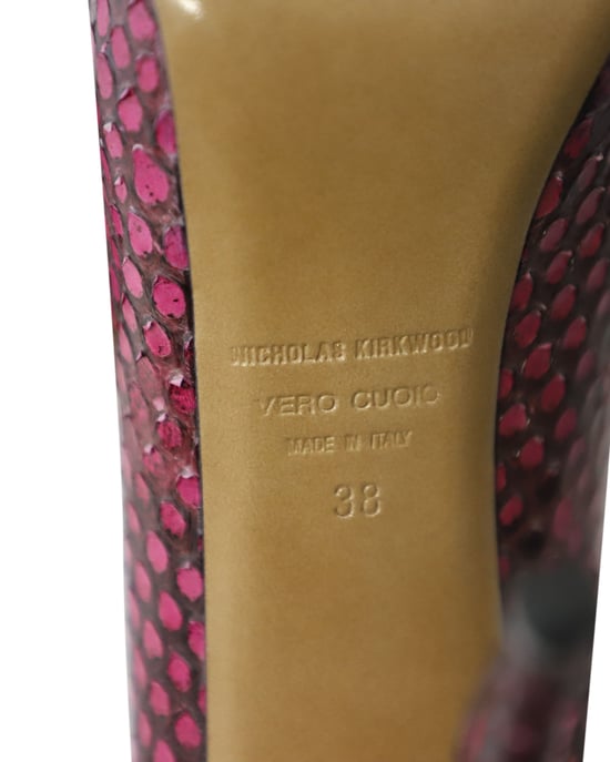 Nicholas Kirkwood Pumps aus lila Leder mit Schlangenprägung - Image 6