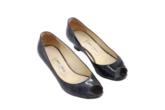 Jimmy Choo 'Baxen' Peeptoe-Wedges aus schwarzem Lackleder - Image 1