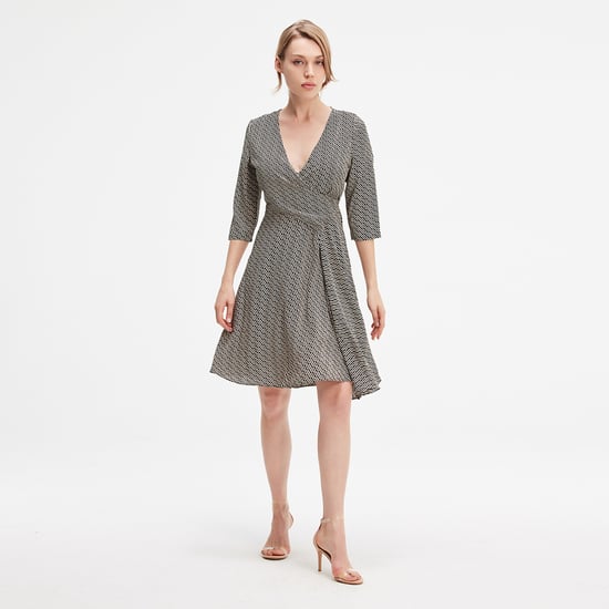 Überkreuzt drapiertes seitliches Skaterkleid - Image 1