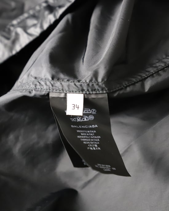 Balenciaga Leichte Kapuzen-Windbreaker-Jacke aus schwarzem Nylon - Image 5