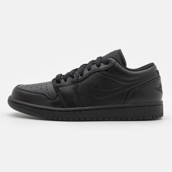 Nike Air Jordan 1 Low Herren-Trainer in Schwarz/Schwarz/Weiß - Image 1