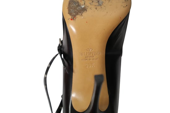 Valentino Grommet-besetzte Pumps aus schwarzem Leder - Image 6