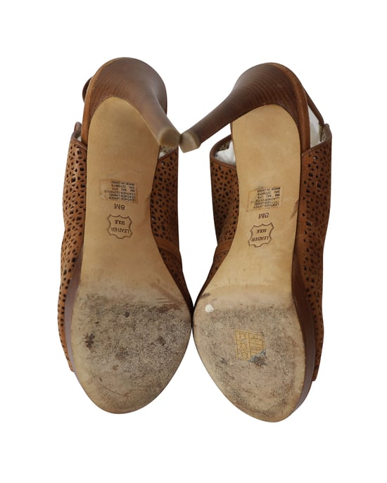 Tory Burch Lasergeschnittene Peeptoe-Sandalen aus braunem Leder - Image 5