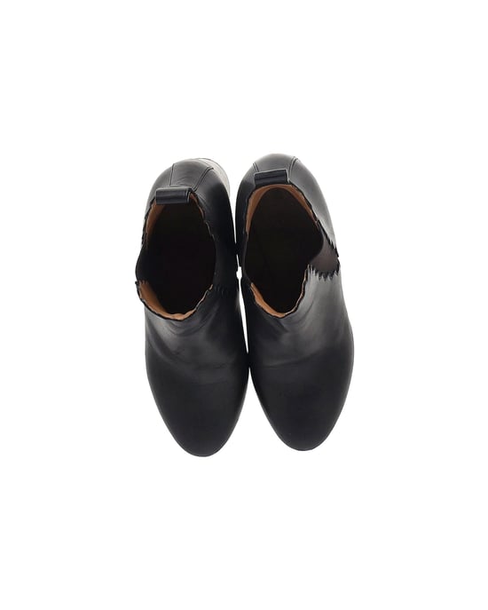 Chloé Geschwungene Chelsea-Stiefel aus schwarzem Leder - Image 6