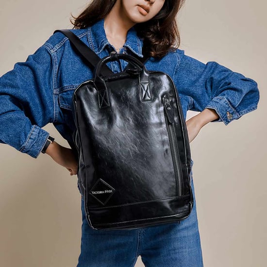 VICTORIA HYDE Rucksack Cowboy Cowgirl Rucksack in schwarz - Image 4