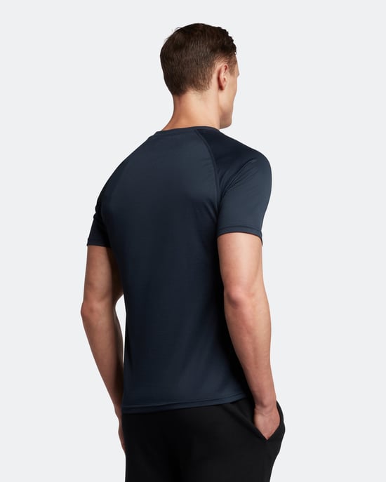 Lyle & Scott Sports Core Raglan T-Shirt in Marineblau - Image 3