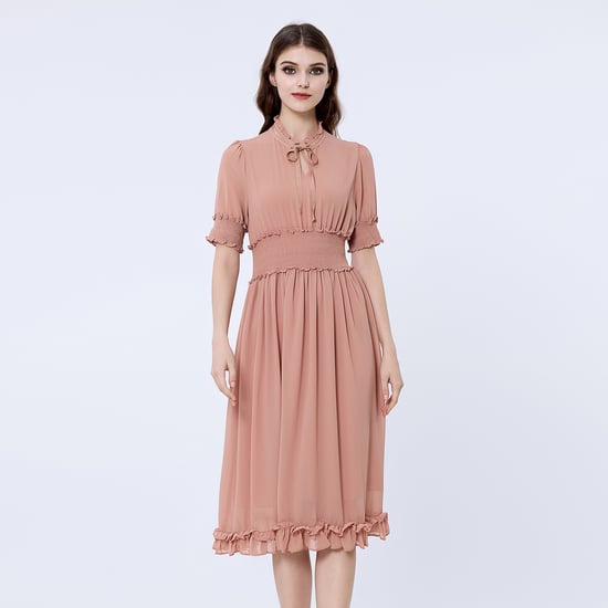 Chiffonkleid mit Smokings und kleinen Rüschen - Image 1