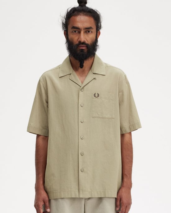 Fred Perry Herren Leichte Textur Reverskragen Kurzarmhemd - Image 1