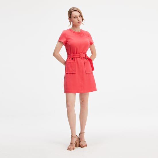 Kurzes Kleid mit aufgesetzten Taschen - Image 3