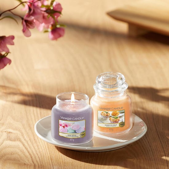 Yankee Candle Original Mittlere Glasduftkerze Berry Mochi, 411g - Image 2