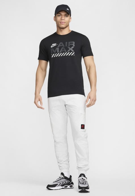 Nike Air Max Graphic Herren T-Shirt in Schwarz - Image 4