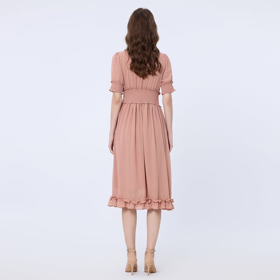 Chiffonkleid mit Smokings und kleinen Rüschen - Image 4
