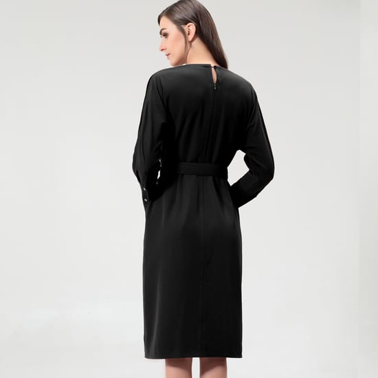 Kleid mit V-Ausschnitt und Fledermausärmeln - Image 3
