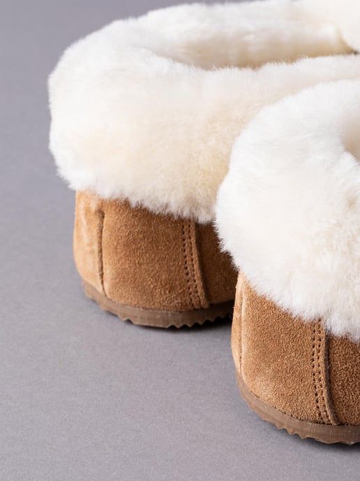 Ladies' Sheepskin Moccasins in Tan