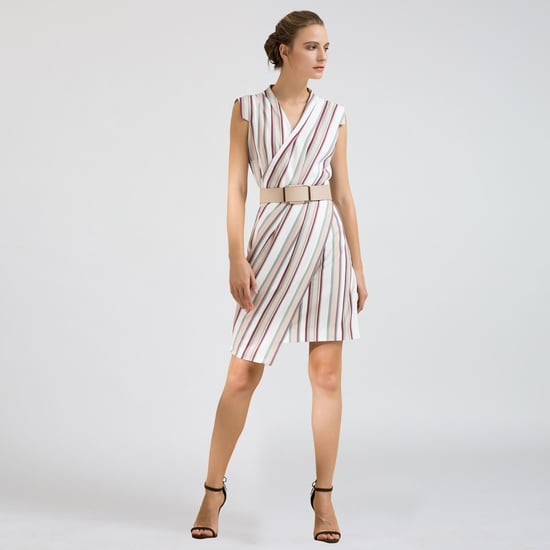 Schneiderkleid mit gekreuzten Einsätzen - Image 3