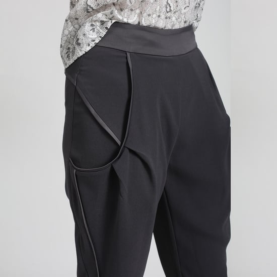 Konisch zulaufende Hose aus Bi-Material - Image 3