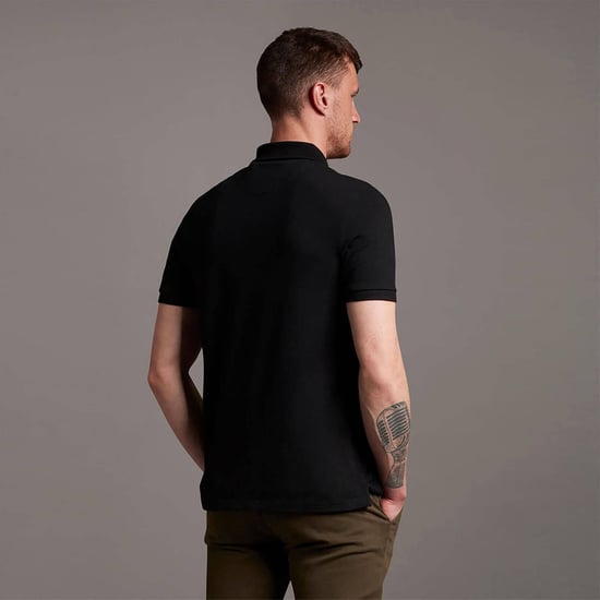 Lyle & Scott Einfarbiges Poloshirt in Schwarz - Image 2