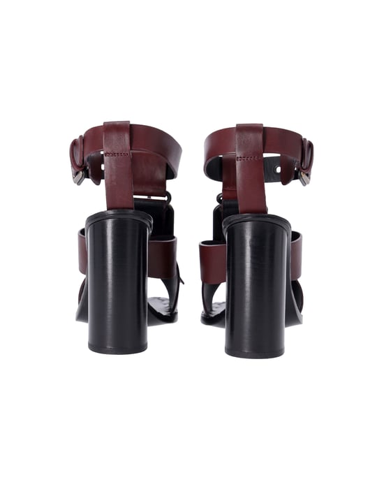 Bottega Veneta Fransen-Schnallen T-Riemen Blockabsatz-Sandalen aus bordeauxrotem Leder - Image 4