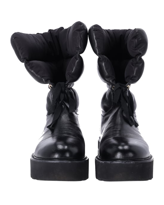 Stuart Weitzman Tyler Gepolsterte Ankle Boots aus schwarzem Leder - Image 3