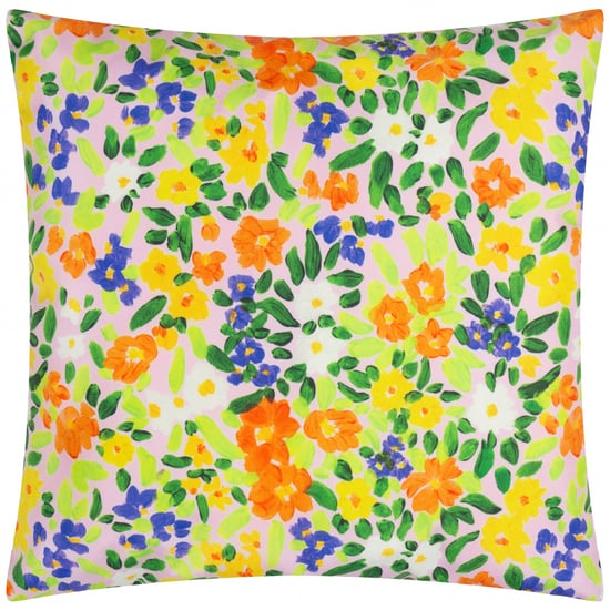 Wylder Nature Konfetti Floral Bedrucktes Outdoor-Füllkissen - Image 1
