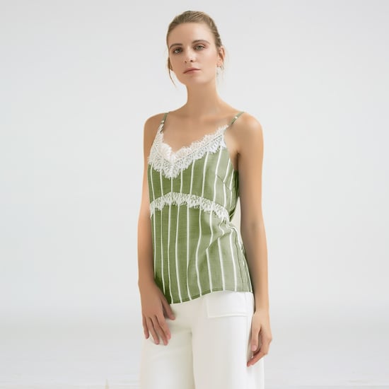 Gestreiftes Camisole-Oberteil mit Spitzenausschnitt - Image 1