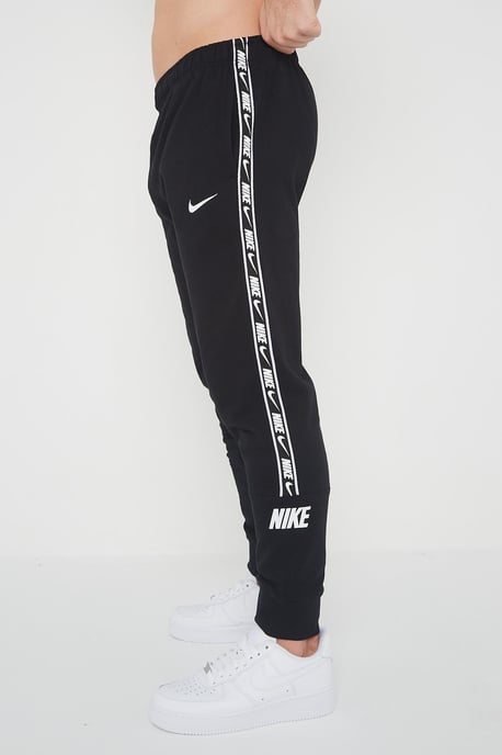Nike Herren Wiederholung Taping Logo Fleece Cuffed Jogger in Schwarz - Image 3