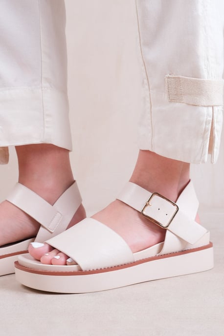 Where's That From Womens 'Phoenix' Classic Flat Sandals With Strap And Buckle Detail
