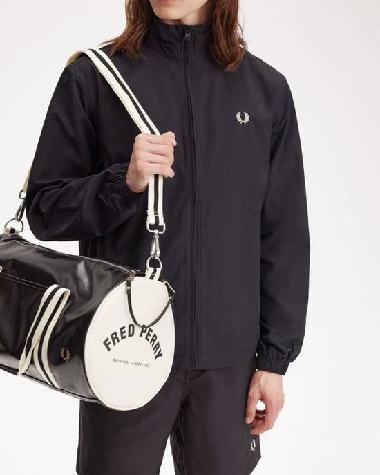Einkaufen Für Fred Perry Classic Barrel Polyester Schwarz/Ecru Crossbody-Tasche - Image 3