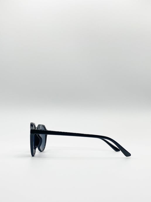 Classic Preppy Sunglasses With Key Hole Nosebridge