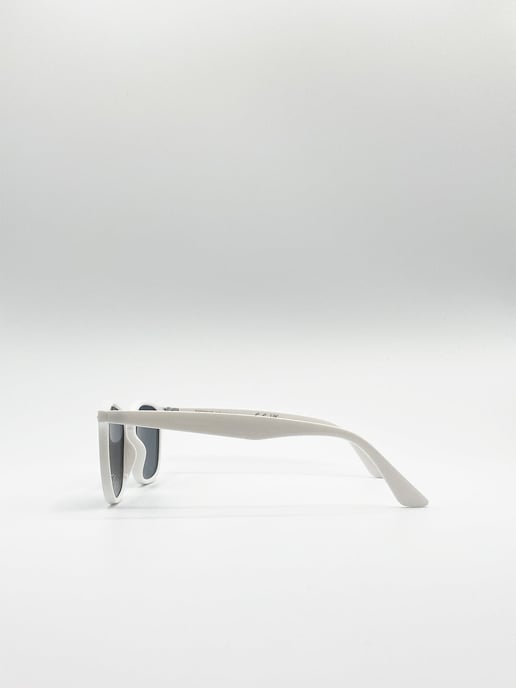 Classic Preppy Square Sunglasses With Key Hole Nosebridge