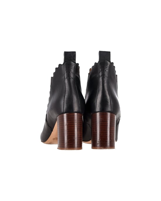 Chloé Geschwungene Chelsea-Stiefel aus schwarzem Leder - Image 5