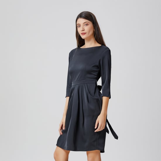 Geripptes Kleid mit Falten - Image 3