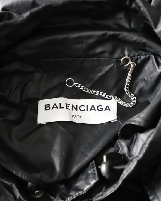 Balenciaga Leichte Kapuzen-Windbreaker-Jacke aus schwarzem Nylon - Image 4