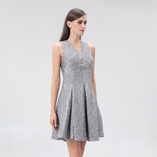 Silbernes Jacquard-Kleid in figurbetonter Passform - Image 1