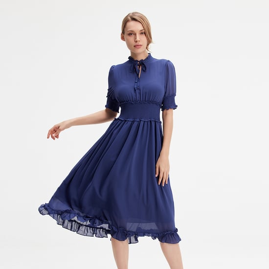 Chiffonkleid mit Smokings und kleinen Rüschen - Image 3