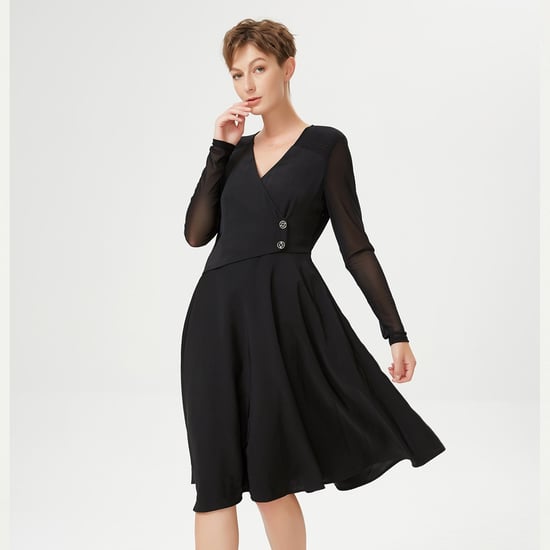 Skater-Kleid mit gekreuzten Herzen und Ärmeln aus Stretch-Tüll - Image 1