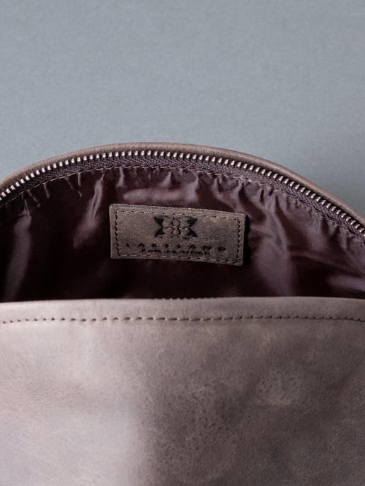 Hunter Rugby Ball Leather Wash Bag in Chocolate
