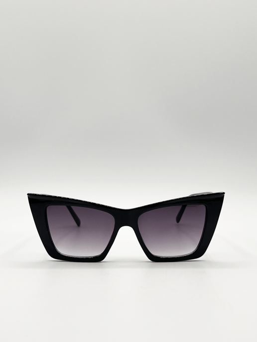 Oversized Cateye sunglasses in Black