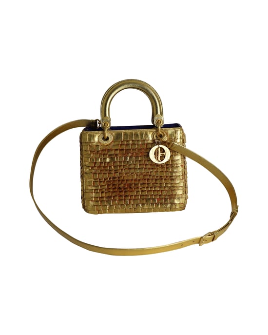 Dior Lady Dior Medium Bag 2019 Limited Edition von Olga de Amaral in goldfarbenem Leder - Image 1