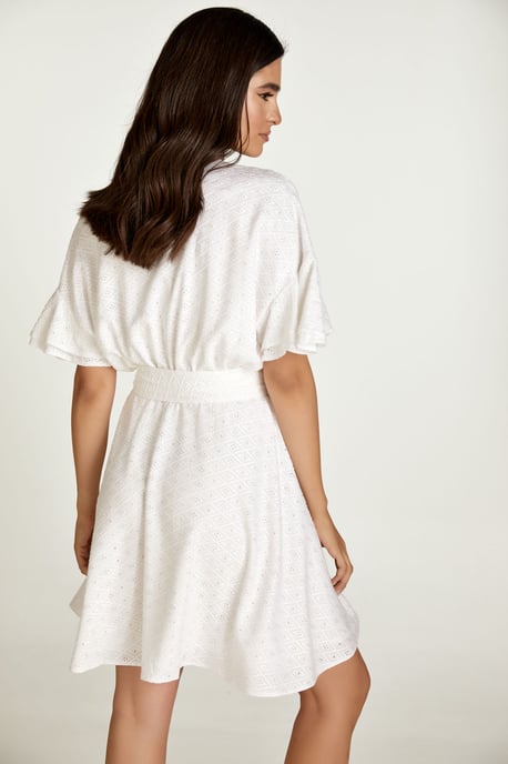 Weißes besticktes Kleid mit gerafften Ärmeln - Image 6
