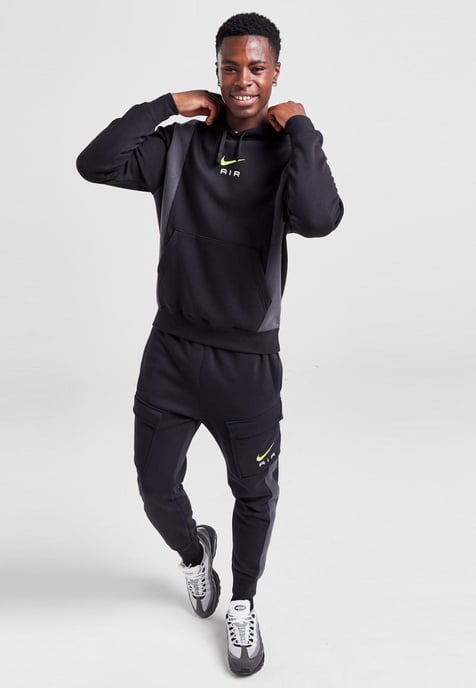 Nike Herren-Panel-Trainingsanzug in Schwarz - Image 1