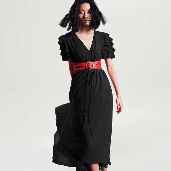 Schulterlanges Kleid mit Rüschen - Image 4
