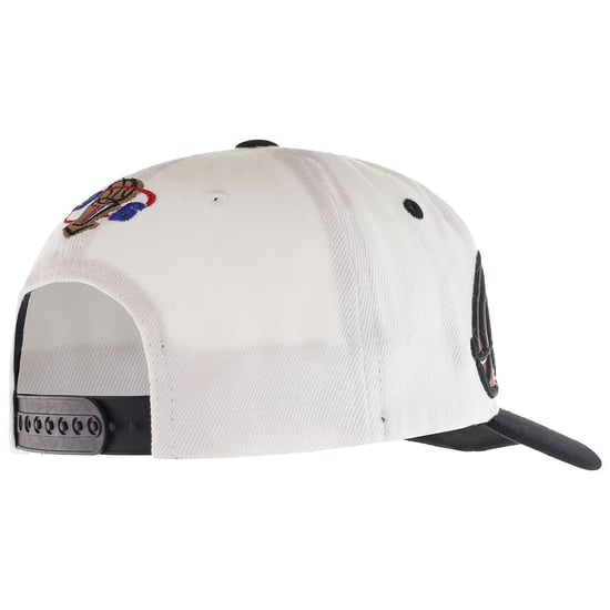 Mitchell & Ness 96 Chicago Bulls Champions Wave Herren-Kappe, weiß - Image 2