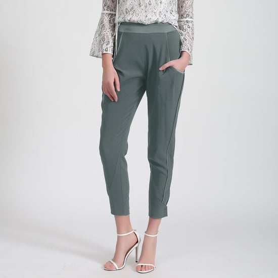 Konisch zulaufende Hose aus Bi-Material - Image 1